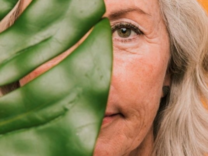 Peau mature : comprendre ses besoins et en prendre soin naturellement